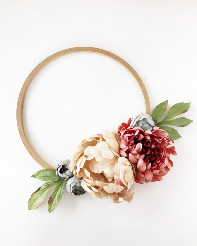 DIY Fall Floral Hoop Wreath | A Pretty Life﻿