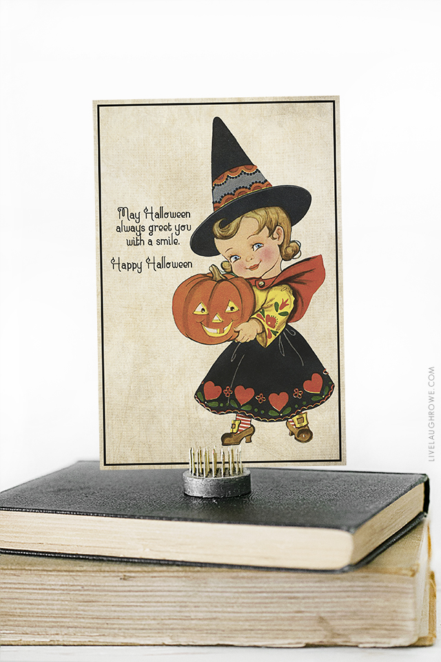 Darling vintage inspired Halloween greetings printable postcard.  Send to a friend, display in your office or home --  oh the possibilities!  livelaughrowe.com