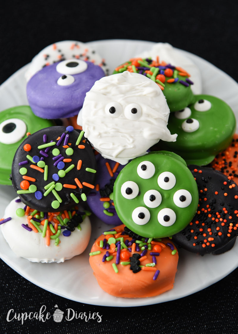 Adorable Halloween Dipped Oreos