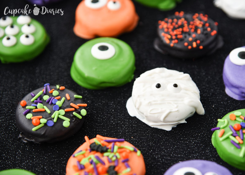 Chocolate Dipped Oreos For Halloween