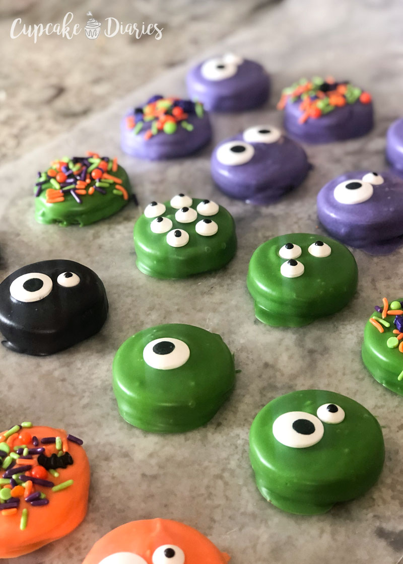 Halloween Dipped Oreos Recipe